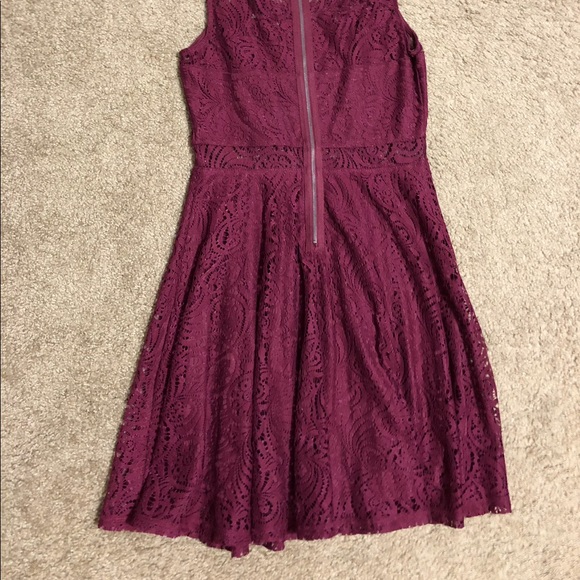 Maroon dress in medium - Picture 4 of 4